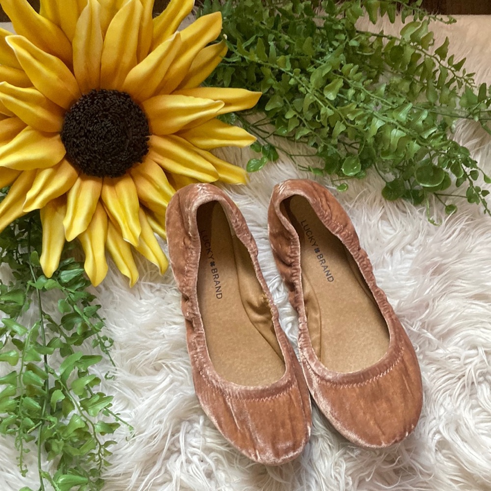 Lucky Brand Velvet Flats in Tan